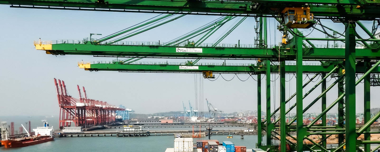 Container vessel alongside in the new Mbharat Mumbai Port