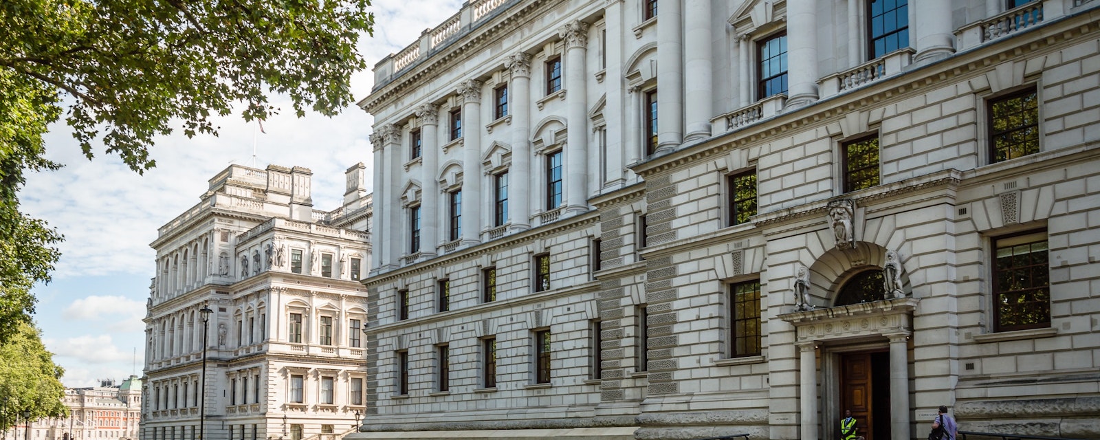 London,,Uk,-,August,19,,2015:,Her,Majesty’s,Treasury,Building,