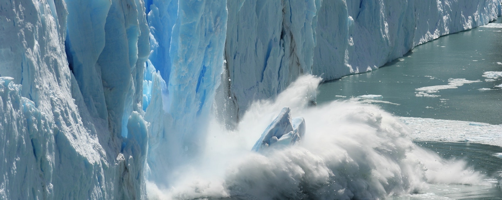 Climate,Change,-,Antarctic,Melting,Glacier,In,A,Global,Warming