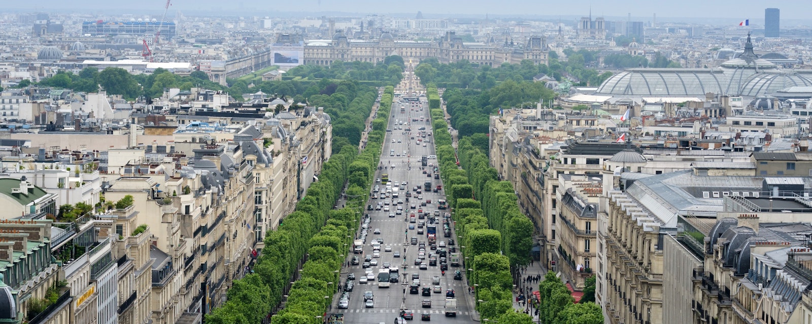 Champs,Elysees,From,The,Arc,De,Triomphe,In,Paris,,France
