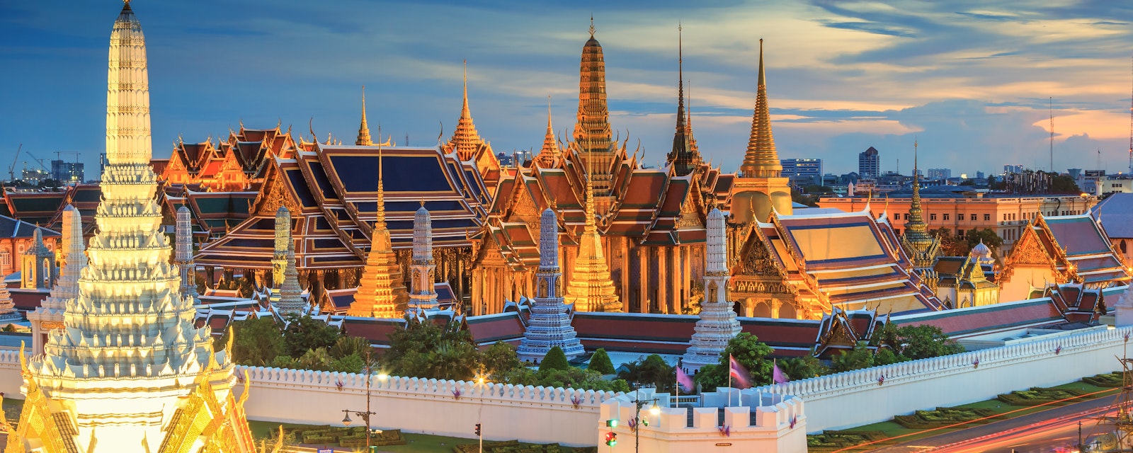 Grand,Palace,And,Wat,Phra,Keaw,At,Sunset,Bangkok,,Thailand.