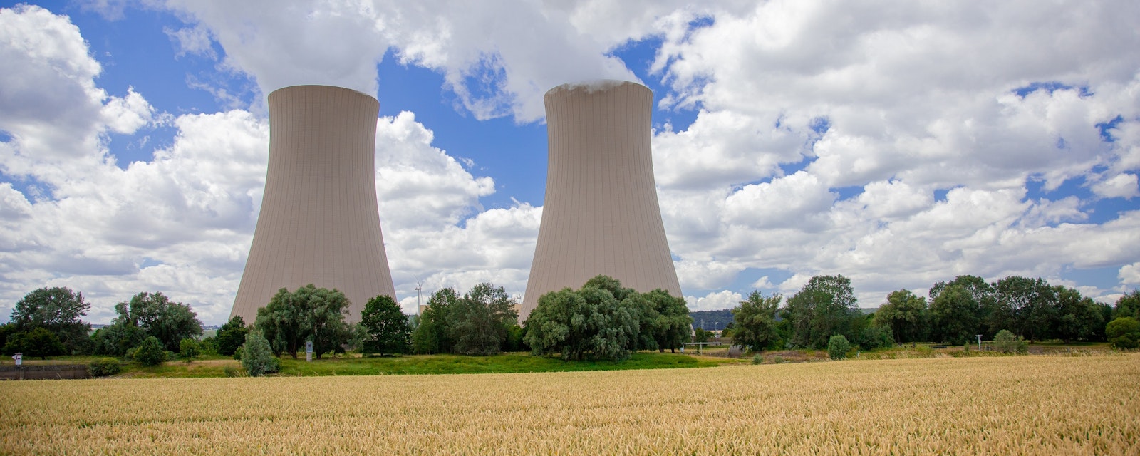 Corn,Field,In,Front,Of,Cooling,Towers,Of,A,Nuclear